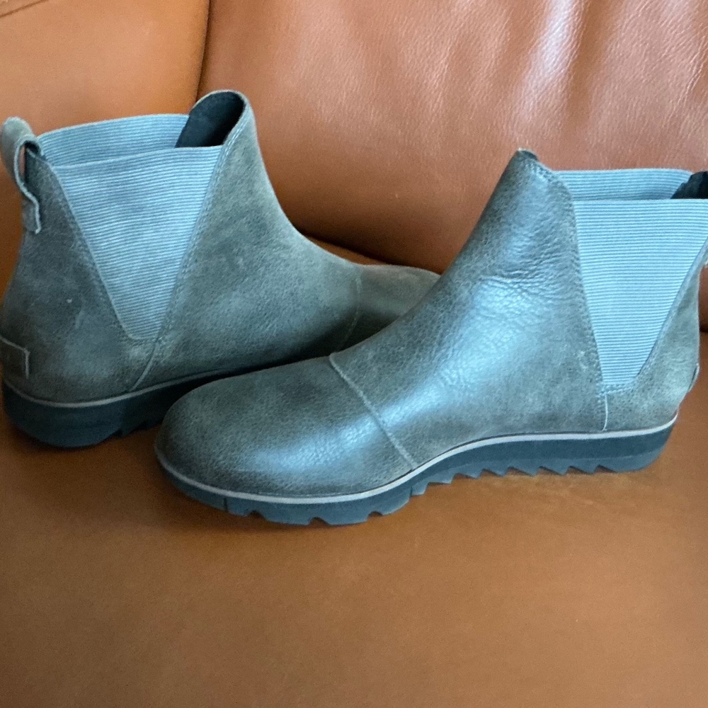 Sorel Chelsea Harlow Gray Wedge Boots Size 8.5